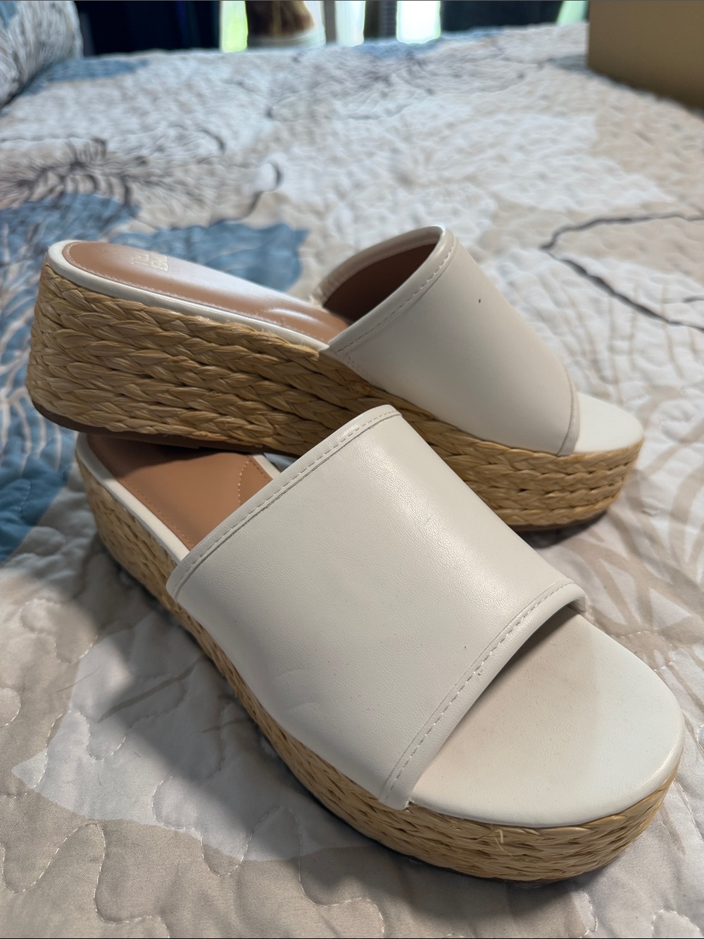 Time and Tru White Wide Strap Slide Clogs - Picture 3 of 8